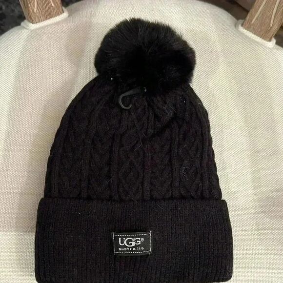 UGG women’s black hat - Picture 1 of 2